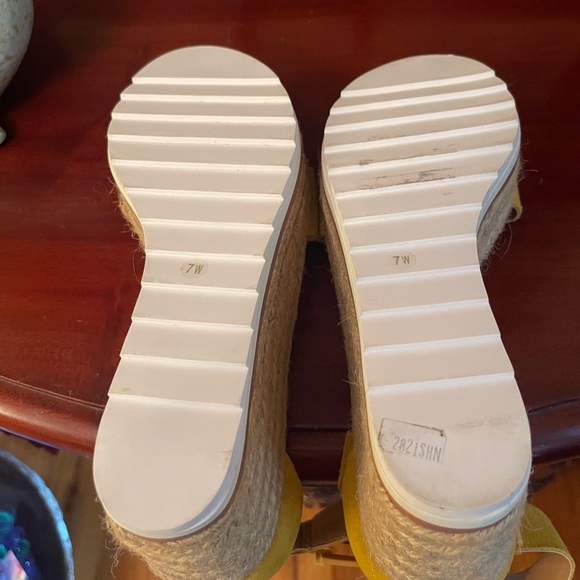 Marc Fisher shoes - Picture 7 of 7